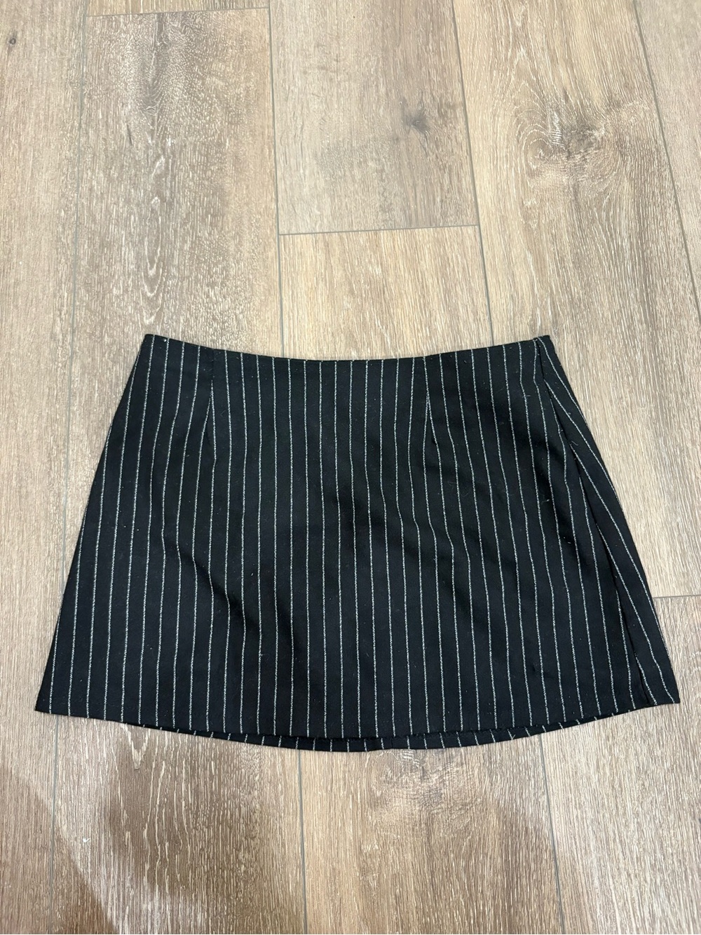 ITALIAN BRANDY MELVILLE Black pinstripe mini skirt